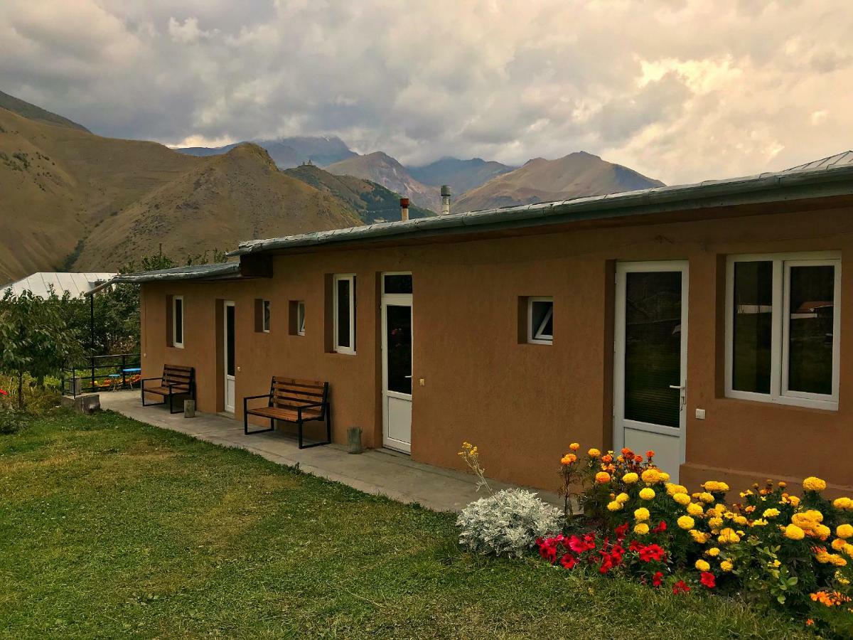 Piligrim Kazbegi Hotel Ngoại thất bức ảnh