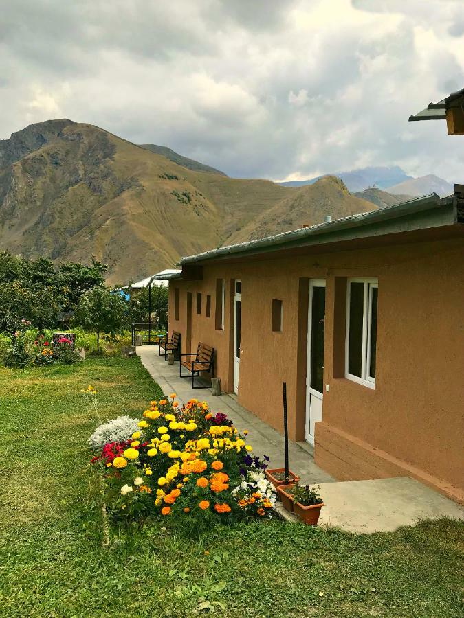 Piligrim Kazbegi Hotel Ngoại thất bức ảnh